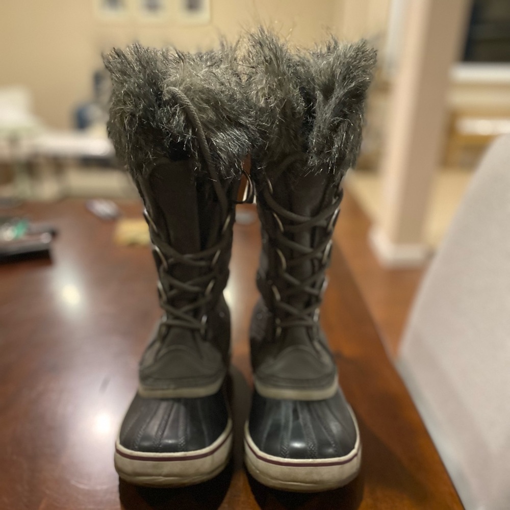 Women’s Sorel Waterproof Snow Boots. Size 8.5.